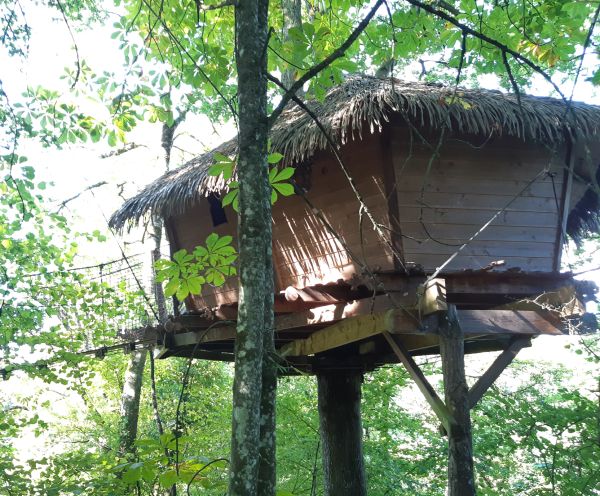 Cabane perchée Shanghaï Spa au Domaine des Vaulx en Mayenne