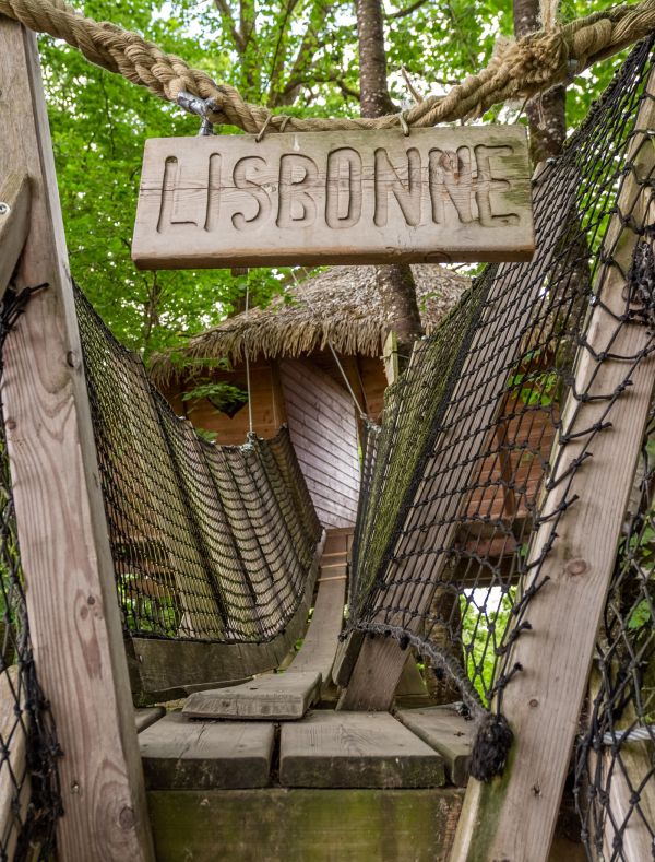 Nuit en cabane dans les arbres familiale, dans la nature de la Mayenne