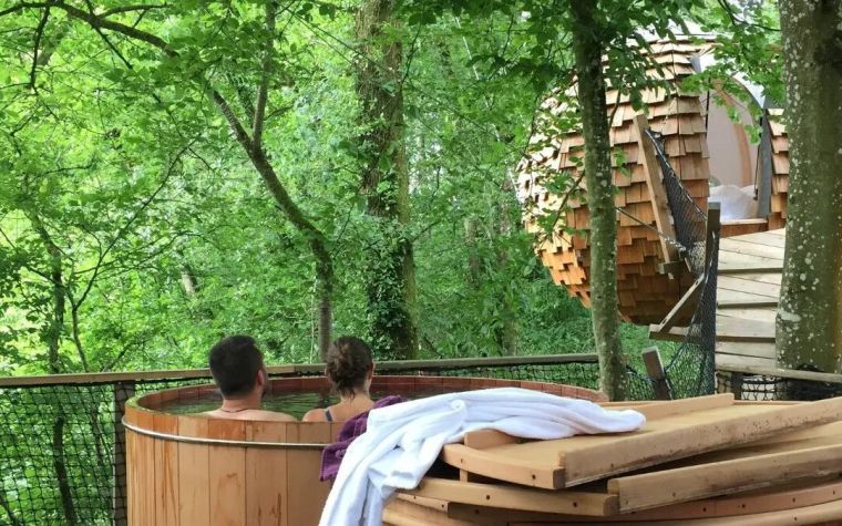 Bulle de Détente : Cabanes avec Spa au Domaine des Vaulx