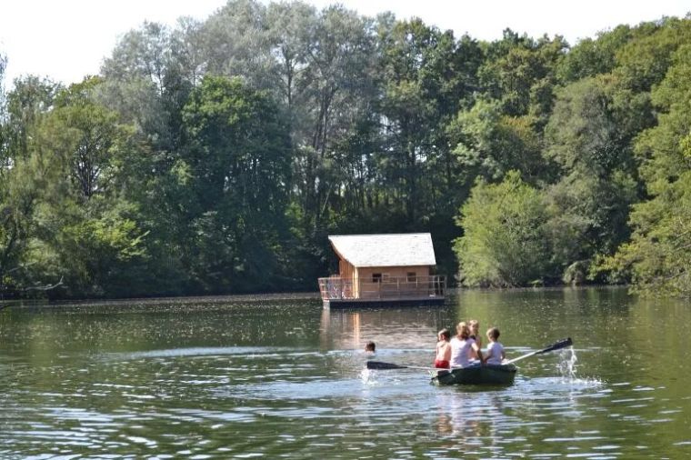 Cabane sur l’Eau : Évasion Unique à Belle-Île