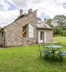 Photo 6/6 — Gîte insolite « Domaine des Vaulx · La Baconnière, Mayenne » à La Baconnière Mayenne